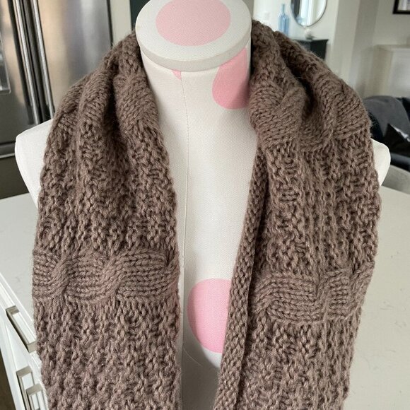 Tahari Cozy Neutral 100% Acrylic Cable Knit Infinity Scarf Taupe/Tan Sz OS - Picture 1 of 11
